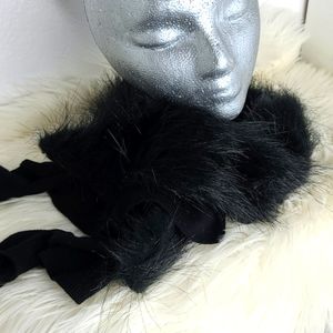Faux fur shawl luxurious black🔥 5/$25 Bundle Sale 🔥